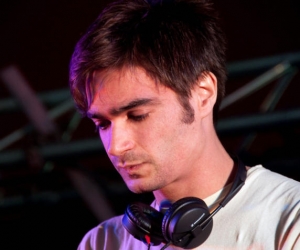 Jon Hopkins Announces August Tour & Remixes Purity Ring's "Amenamy" John Hopkins will play several tour dates throughout Europe and North America this summer
