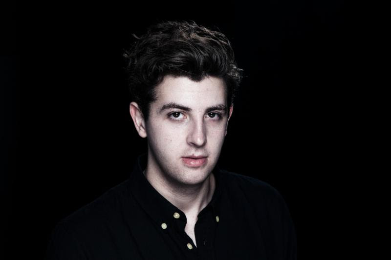 Jamie xx Performs "Loud Places" On Seth Meyers, the track comes from his latest album 'In Colour'