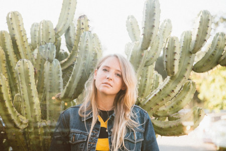 Lissie releases new video for the new single "Don't You Give Up On Me"