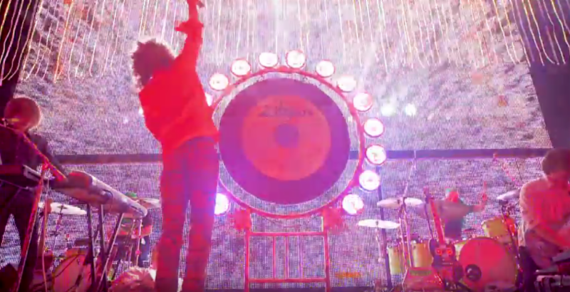 The Flaming Lips have released a new video for the "Pompeii Am Götterdämmerung (Live)" today.