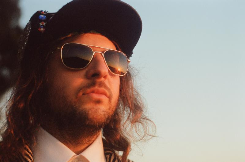 KING TUFF SHARES "THRU THE CRACKS" FEATURING GUEST VOCALS FROM JENNY LEWIS
