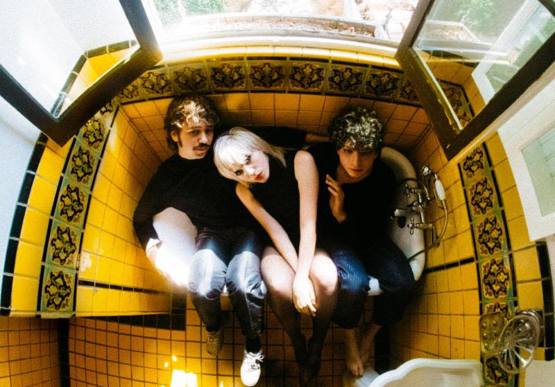 Sunflower Bean announce 'King of the Dudes' . Share new single "Come For Me"