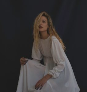 Ioanna Gika debuts new single "Swan"