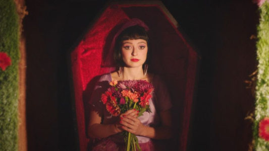 Stella Donnelly debuts video for "Die"