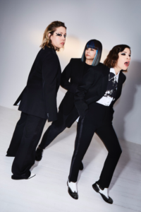 Sleater-Kinney have surprised us with “Hurry on Home”