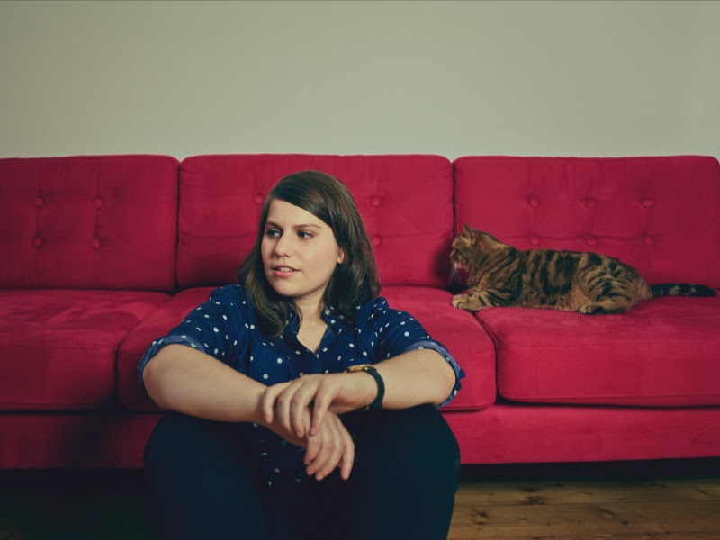 Australian singer/songwriter Alex Lahey Today, has released a video featuring an intimate performance of “Unspoken History,”