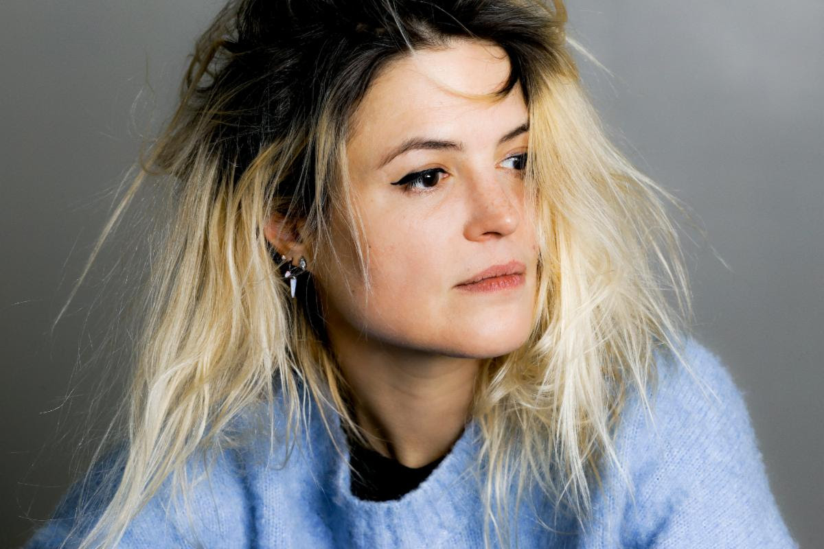 Alison Mosshart (The Kills,The Dead Weather) debuts new single/video "Rise"