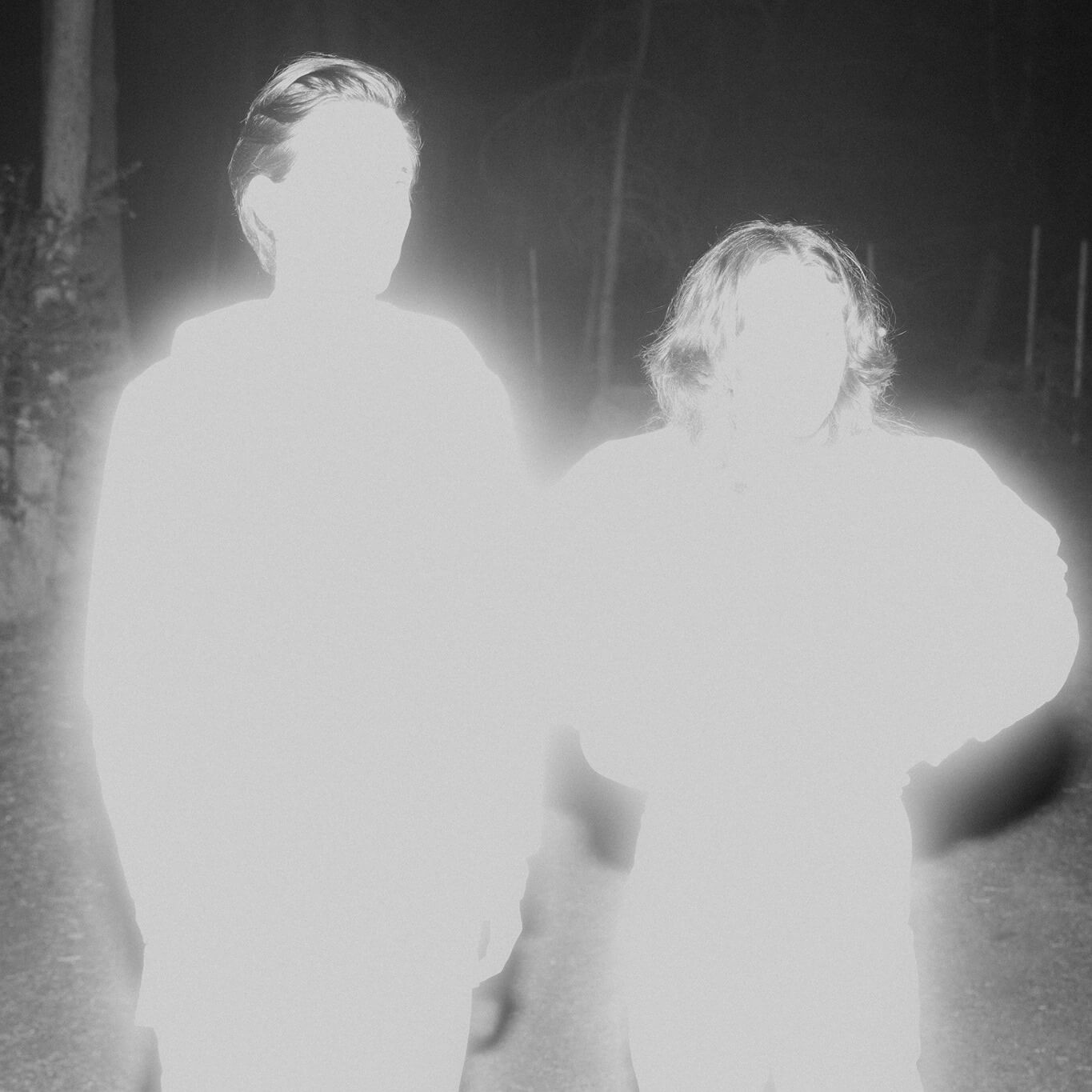 Purity Ring has released a new video for Womb album track “sinew.” The duo has also announced new 2021 tour days
