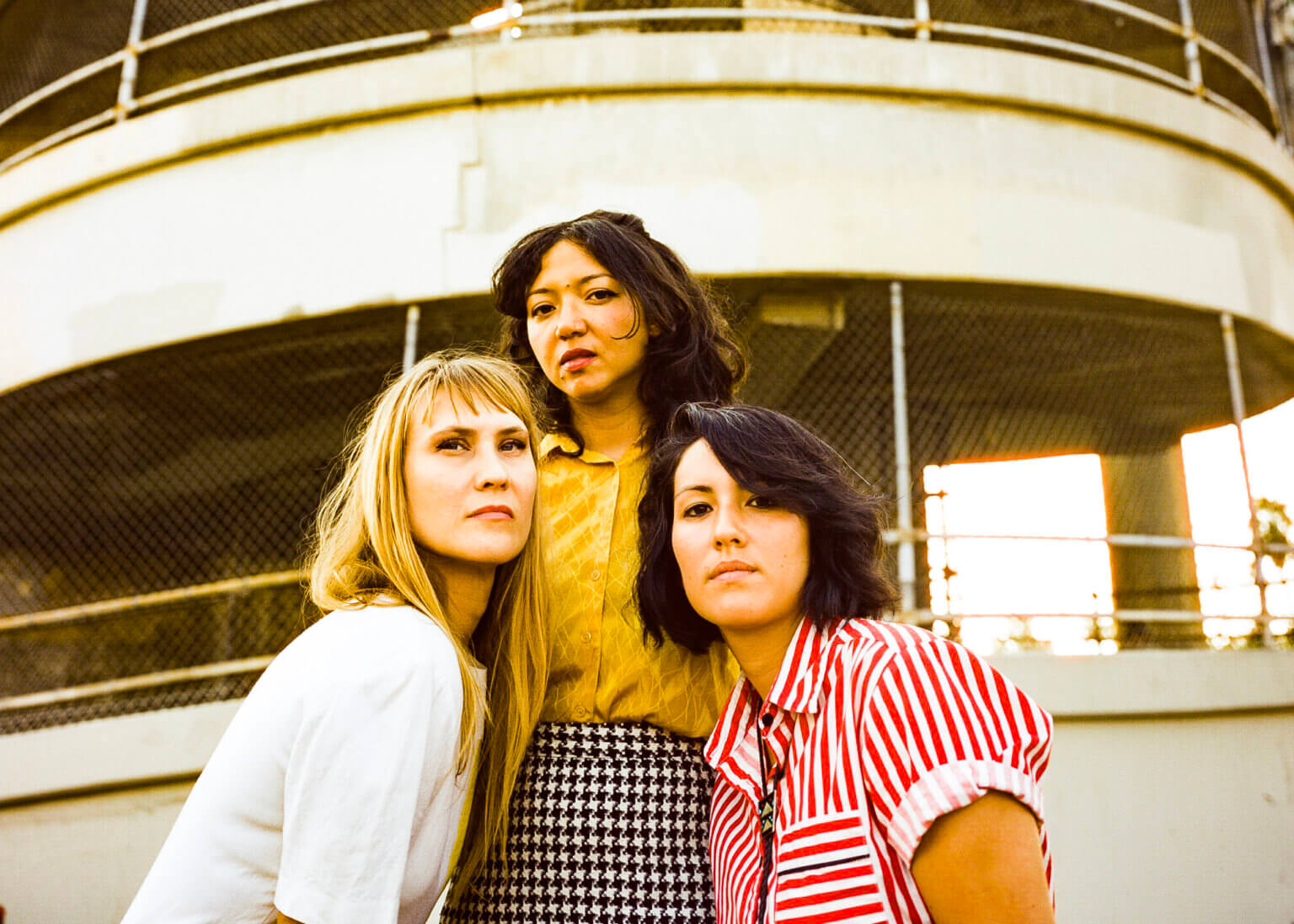 La Luz is sharing its new single “In the Country,” the track is now available to stream via Hardly Art. La Luz play 9/24 at Ohana Fest