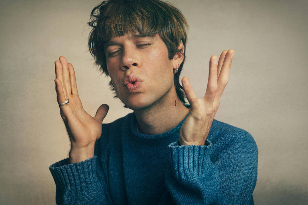 Porches, has announced his New LP, All Day Gentle Hold !, Ahead of the release, the New York City artist has shared video for “Okay”