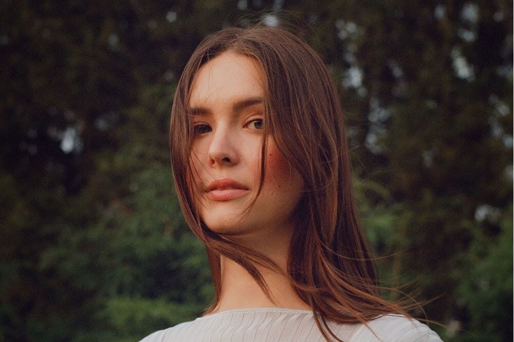 Katie Tupper Announces Towards The End EP. The Canadian singer/songwriter's debut EP, comes out in early 2022 via Arts & Crafts