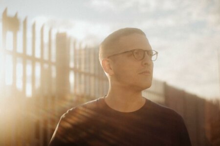 Floating Points AKA: Sam Sheppard has dropped "Decoder." The artist's brand new release, is now available via Ninja Tune and DSPs