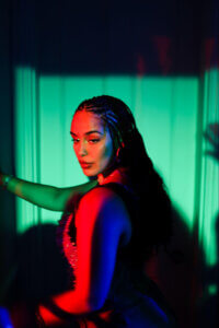 Jorja Smith has collaborated with Nia Archives for a brand new remix of "Little Things", with Nia adding a sprinkle of Jungle essence