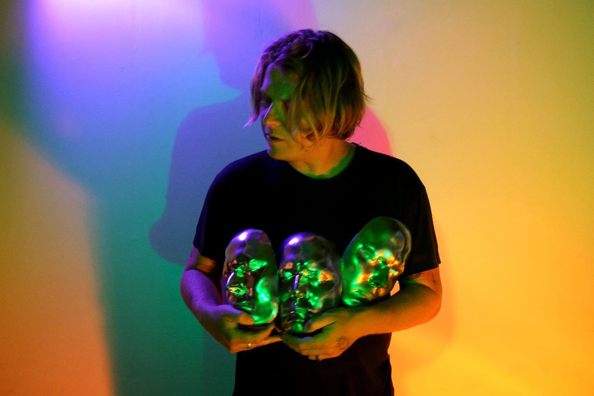Ty Segall has shared his first new music of 2024 with a new single/video "Void," along with the announcement, comes a new run of 2024 tour!