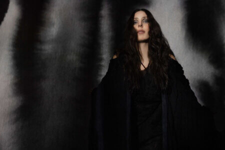 Chelsea Wolfe announces her signing to Loma Vista Recordings and presents her new single, "Dusk"