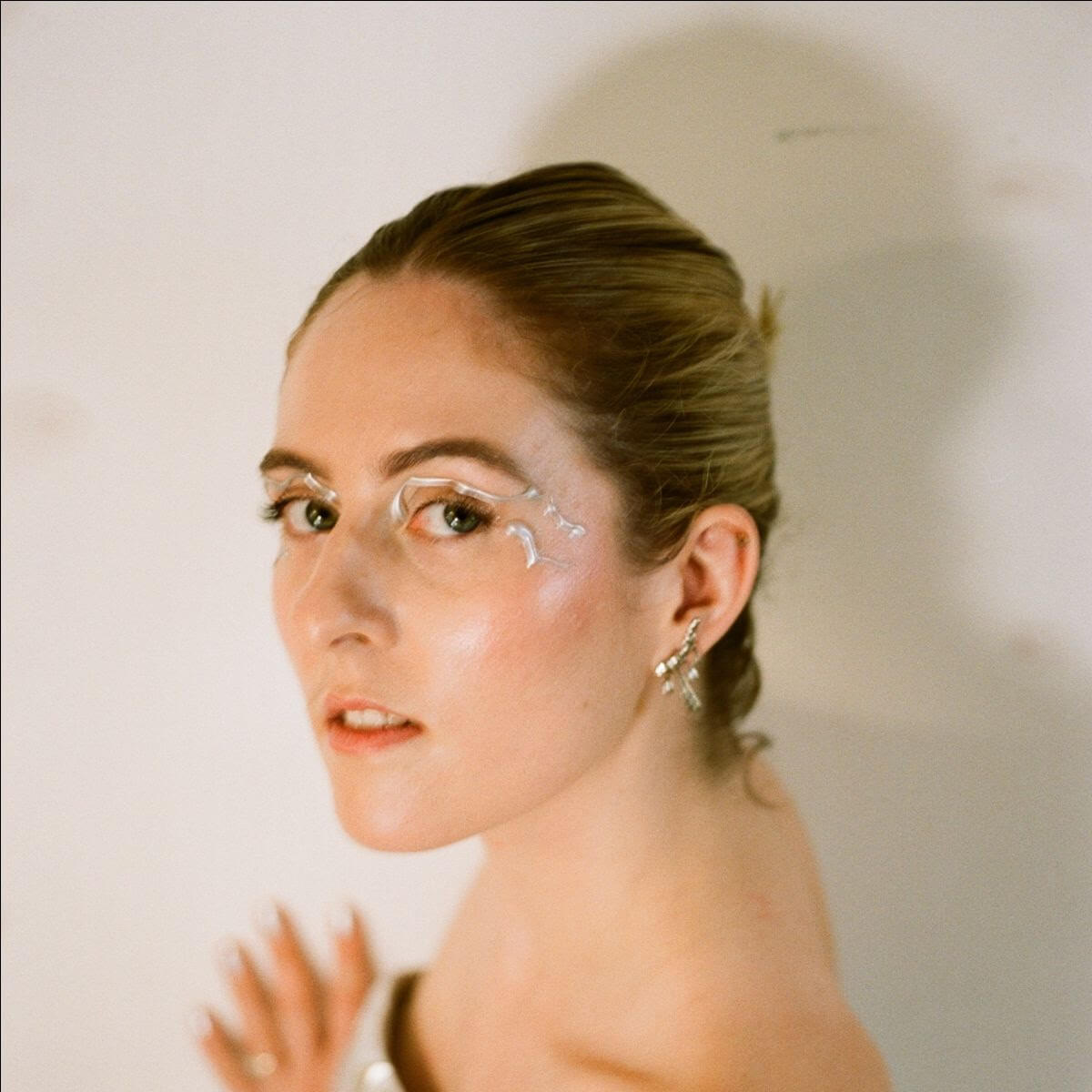 WILDES has announced her new EP Subsidence will be released on March 15th and has shared its lead single "heartbreak is silent"