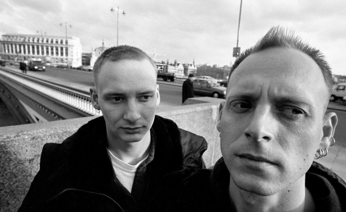 Orbital's "Tonight In Belfast" features DJ Helen blending David Holmes’ remix of "Belfast" with Manchester poet Mike Garry’s track "Tonight"