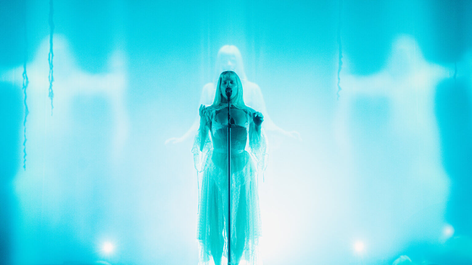 Review: Aurora Live art The Shrine in Los Angeles on November 21st by David Saxum