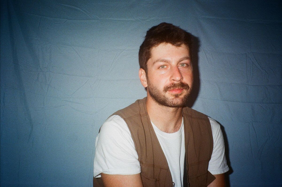 Runner, the project of Los Angeles multi-artist Noah Wainman has shared new single "Coinstar." The track is out via Run For Cover