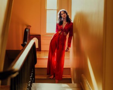 Hannah Cohen releases new single "Dusty." The track is off the artist's forthcoming album Earthstar Mountain, available March 28th