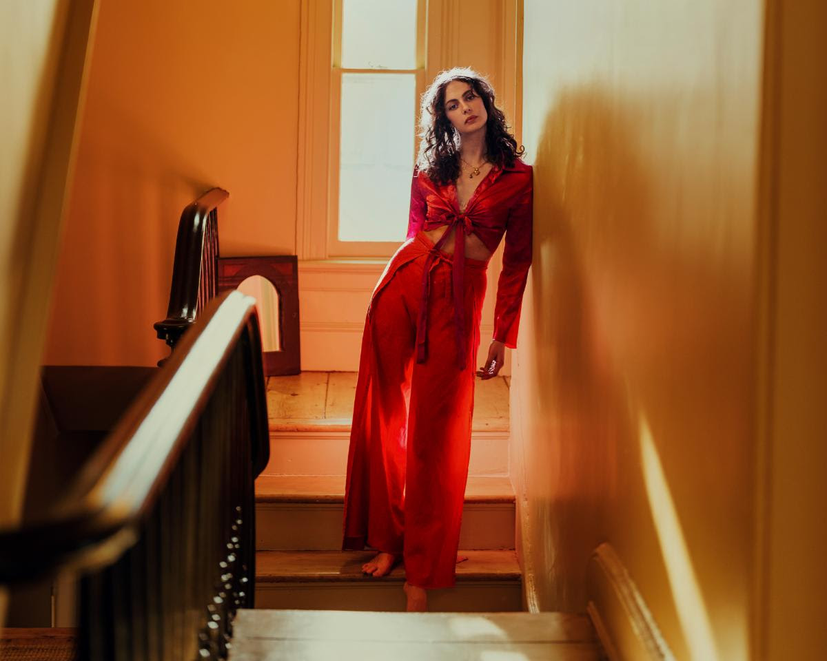 Hannah Cohen releases new single "Dusty." The track is off the artist's forthcoming album Earthstar Mountain, available March 28th Hannah Cohen releases new single "Dusty." The track is off the artist's forthcoming album Earthstar Mountain, available March 28th