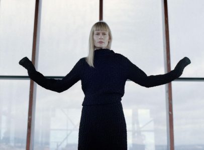 Jenny Hval releases video for “The artist is absent”