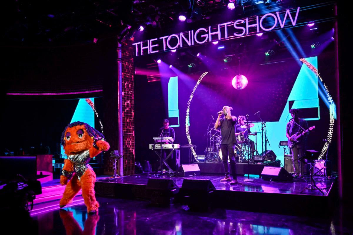 watch Tunde Adebimpe perform his new single "Somebody New," on The Tonight Show with Jimmy Fallon, the track is off his new LP The Black Boltz