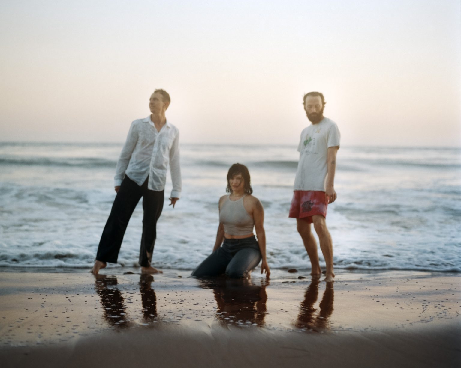 Big Thief announce new album Double Infinity, the LP will drop on September 5 via 4AD. Today they have shared new single “Incomprehensible” Big Thief announce new album Double Infinity, the LP will drop on September 5 via 4AD. Today they have shared new single “Incomprehensible”