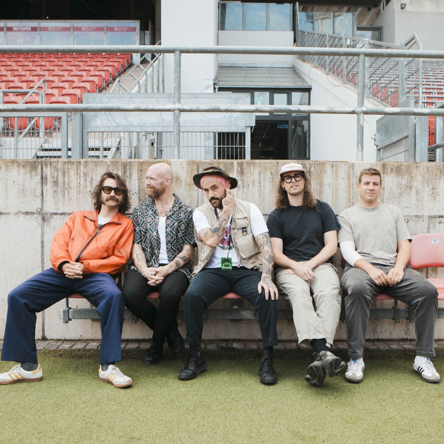 Idles contribute new tracks to Darren Aronofsky Film Been Caught Stealing. Today, the band have shared new single "Rabbit Run"