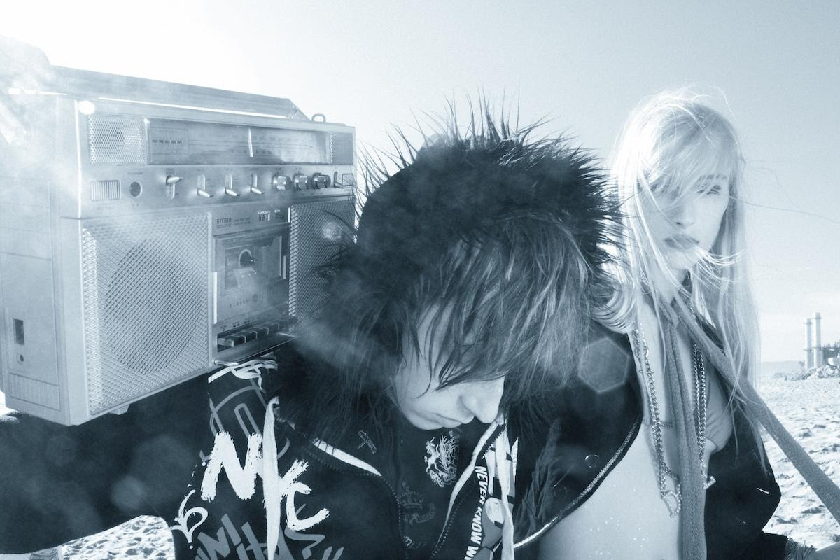 Frost Children drop new single and video "Falling." The track is off the duo's forthcoming album Sister, available September 12th Frost Children drop new single and video "Falling." The track is off the duo's forthcoming album Sister, available September 12th