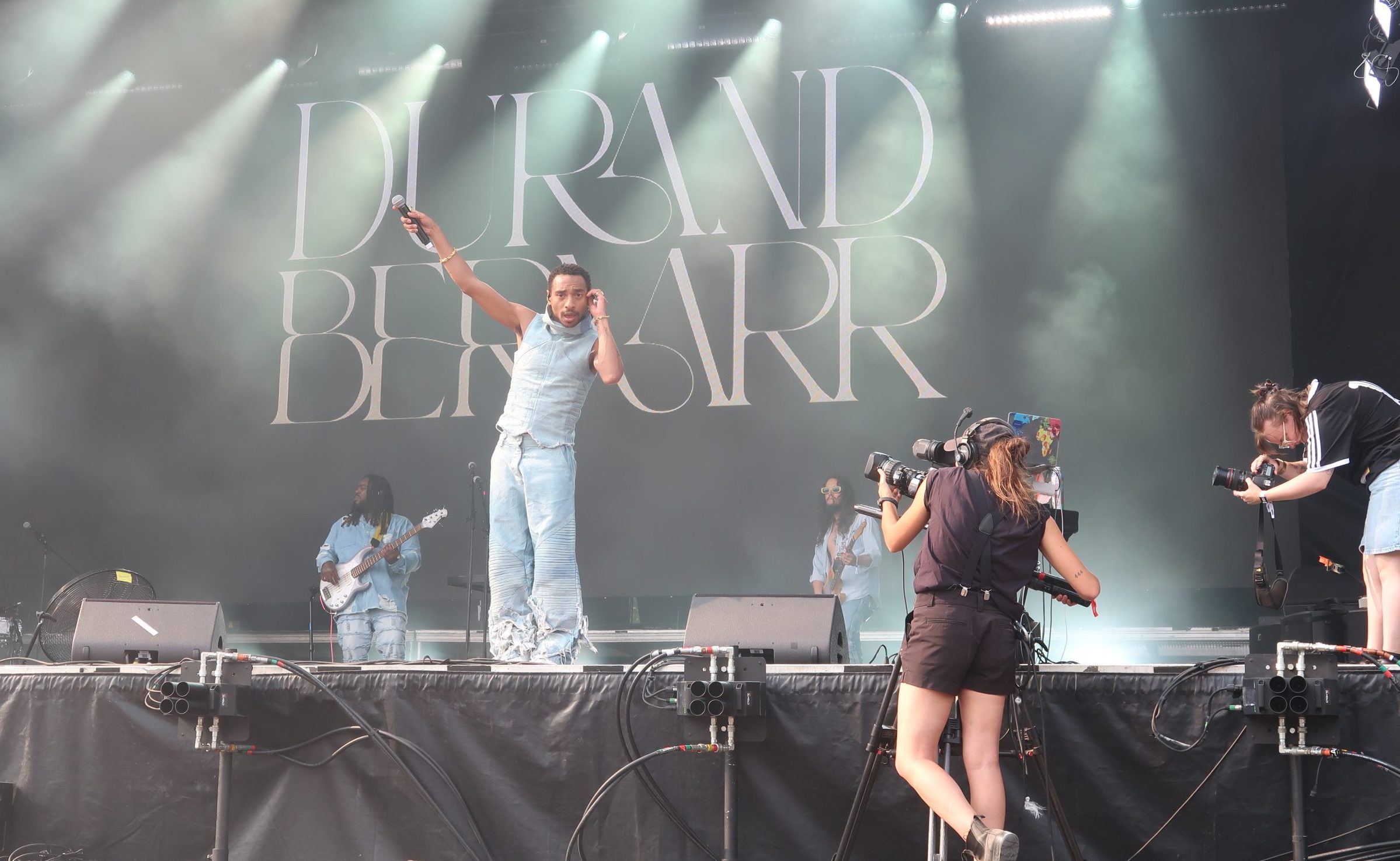Durand Bernarr performing at Osheaga.