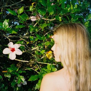 Alice Phoebe Lou drops new single "Darling." The track is off her forthcoming album Oblivion, out October 24 via Nettwerk Records