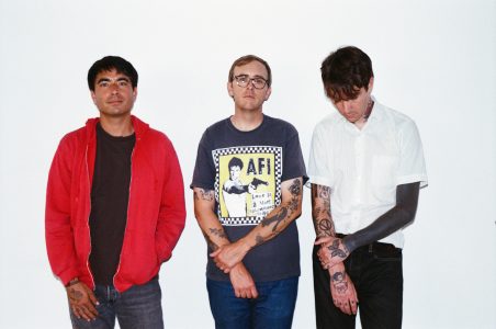 Joyce Manor have dropped new single “I Know Where Mark Chen Lives,” the song is lifted from their forthcoming album I Used To Go To This Bar