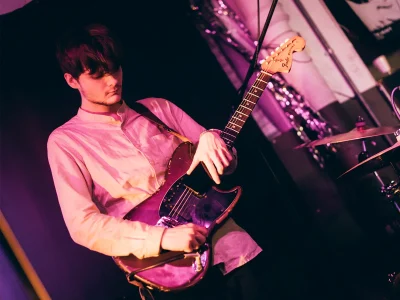 Matt Kwasniewski-Kelvin, founding guitarist of black midi, has died. The founding member of Blck Midi was 26 years old