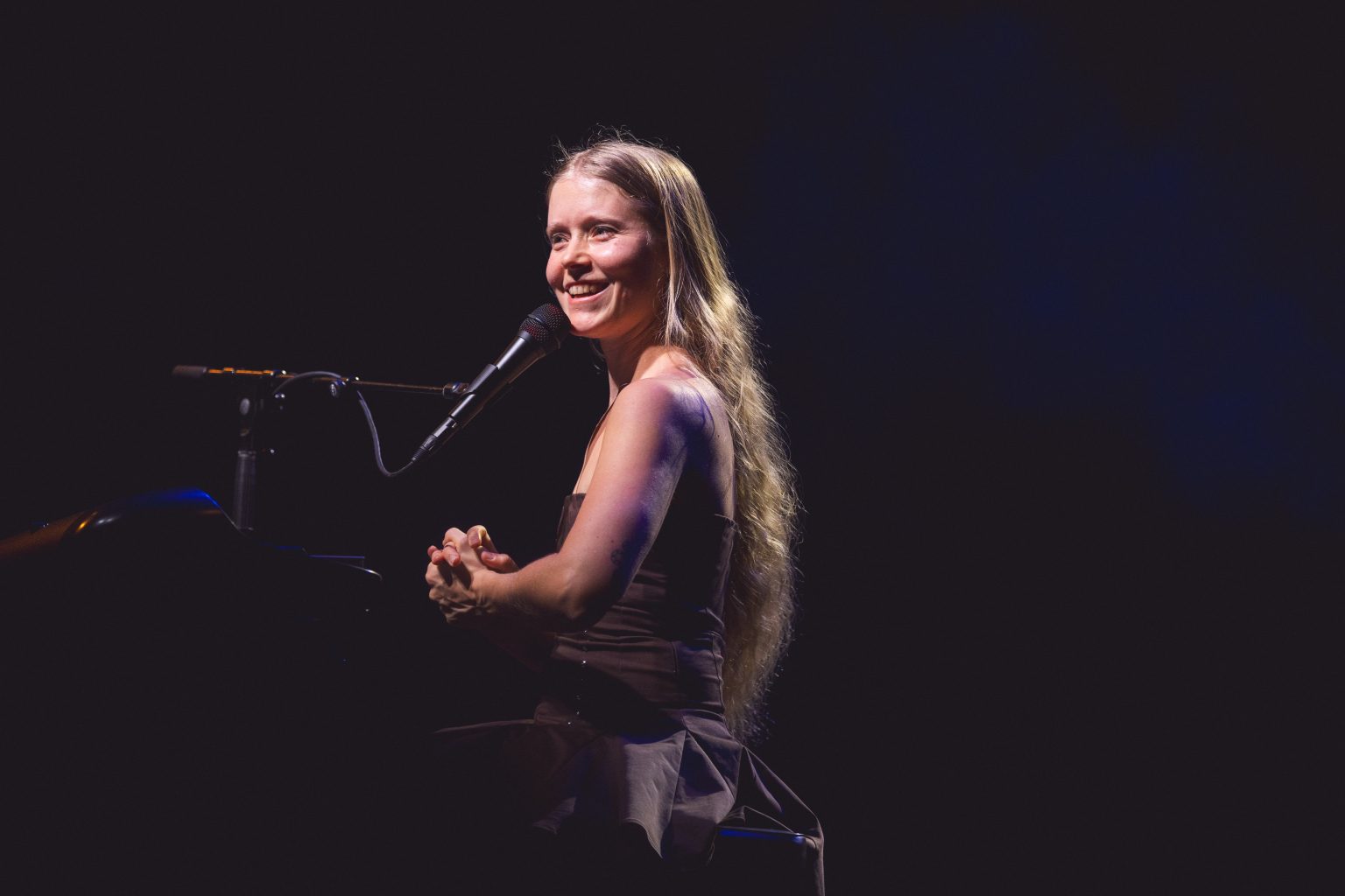 Alice Phoebe Lou at Union Transfer Philadelphia April 14 live review with words and photography by Megan Lozano Alice Phoebe Lou at Union Transfer Philadelphia April 14 live review with words and photography by Megan Lozano